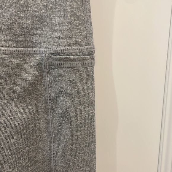 Vuori Gray Heathered Active Shorts—Pockets on sides—EXCELLENT Condition! - Picture 5 of 7
